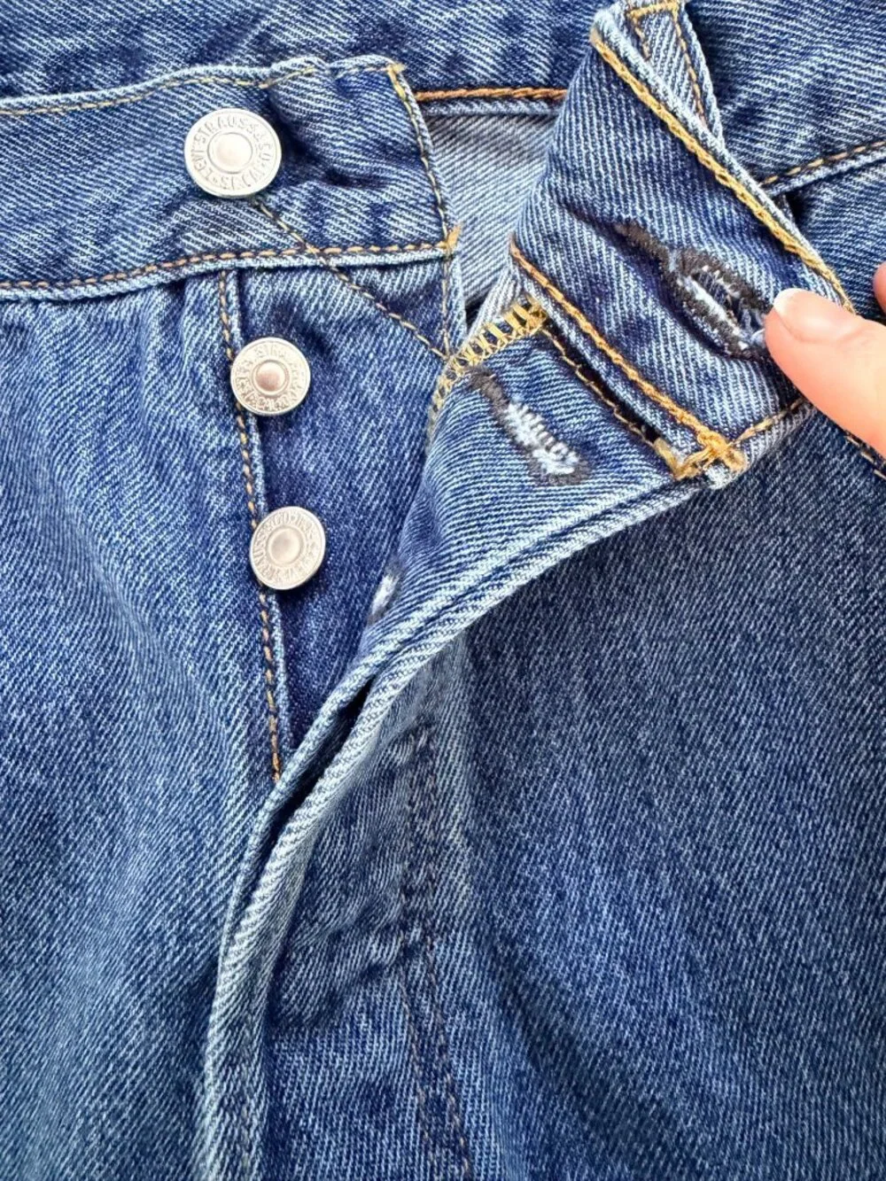 Levis 501 Mens Jeans W34 L32 Button Fly Blue Denim Straight Leg